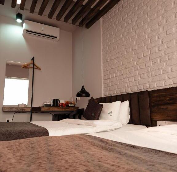 اتاق استاندارد با چشم‌انداز دریاچه, Jade City