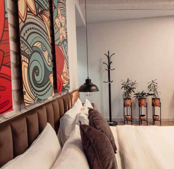 اتاق استاندارد با تخت بزرگ, Jade City