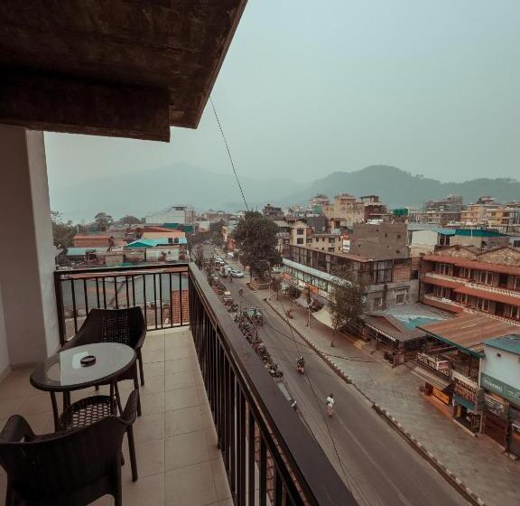 اتاق لوکس, Jade City