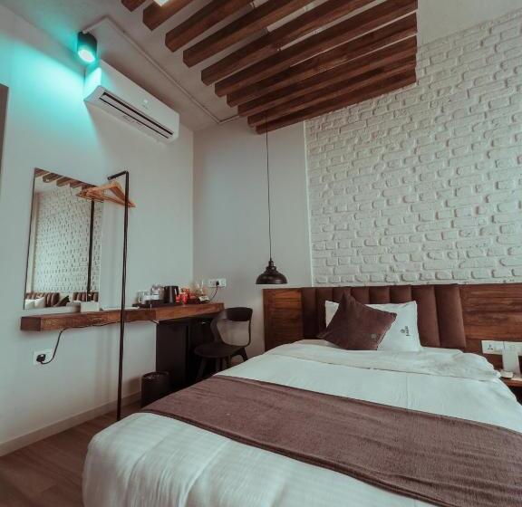 اتاق لوکس, Jade City