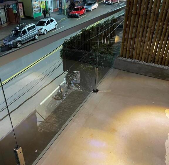 חדר דלוקס לארבעה, Yatay