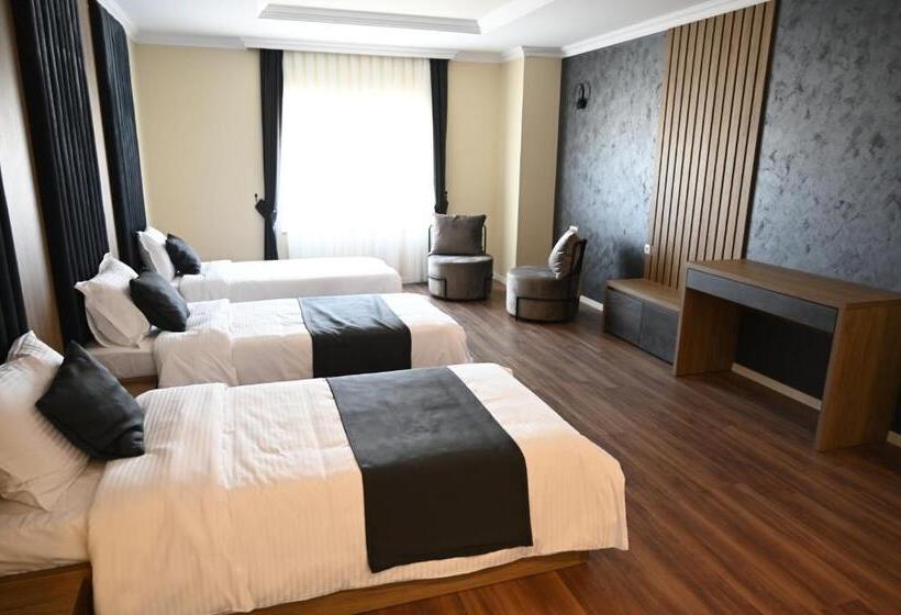 Standard Triple Room with Terrace, La Ruota Hotel Sharr