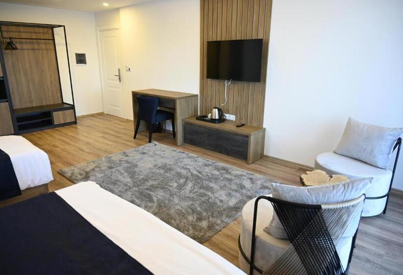 اتاق استاندارد سه نفره, La Ruota Hotel Sharr