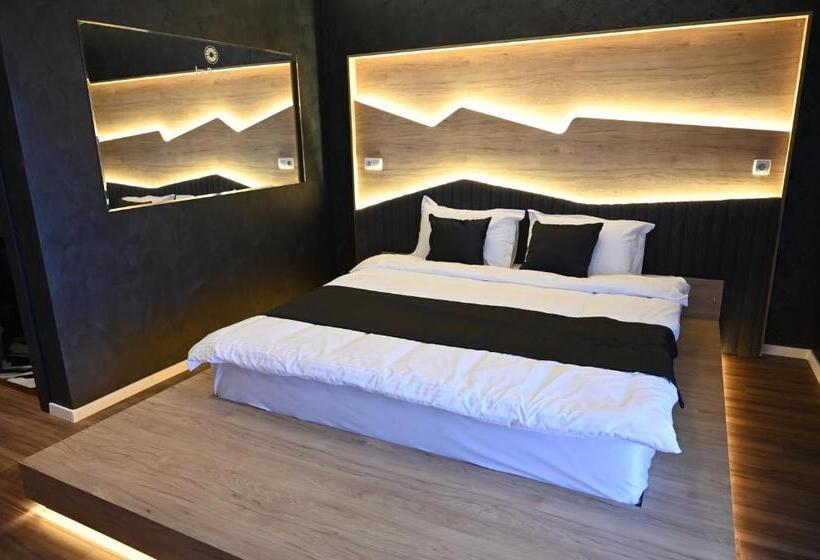 سوییت لوکس, La Ruota Hotel Sharr