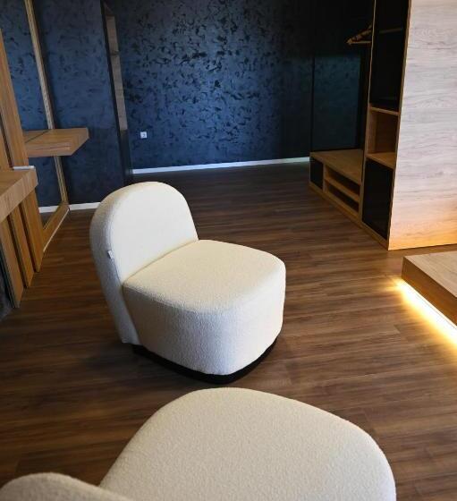 سوییت دوبلکس, La Ruota Hotel Sharr