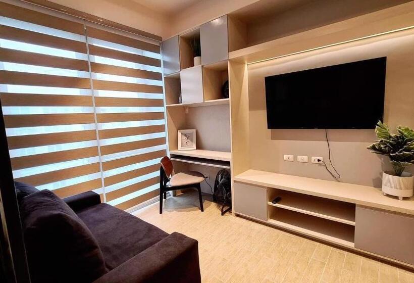 סטודיו סטנדרט עם מרפסת, One Madison Place Tower Two