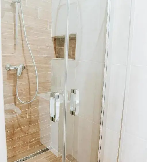 Standardzimmer, Ako Doma