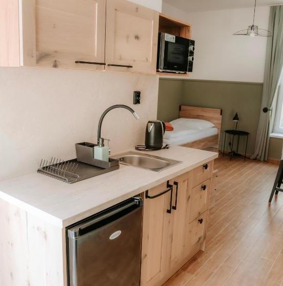 Номер Стандарт, Ako Doma