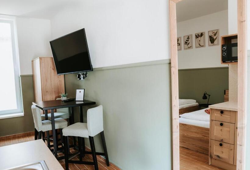 Номер Стандарт, Ako Doma