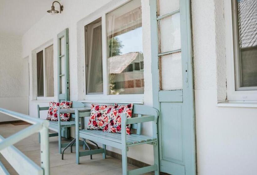 Апартаменты 3 Спальни, Ako Doma