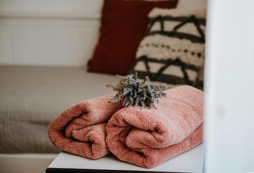 Апартаменты 3 Спальни, Ako Doma