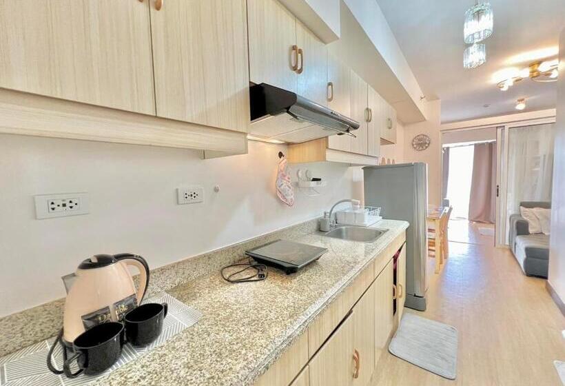 Apartamento 1 Dormitório com Sacada, The Celandine Residences