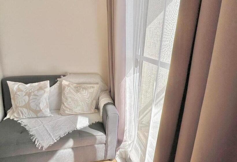 Apartamento 1 Dormitório com Sacada, The Celandine Residences