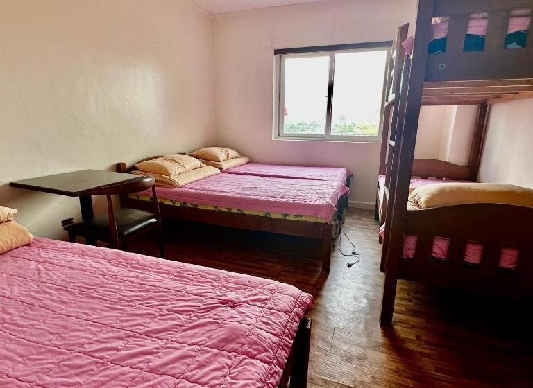 חדר משפחתי, Baguio Bell Staycation
