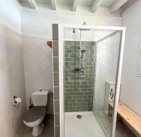 חדר משפחתי, La Villa Des 3 Pins