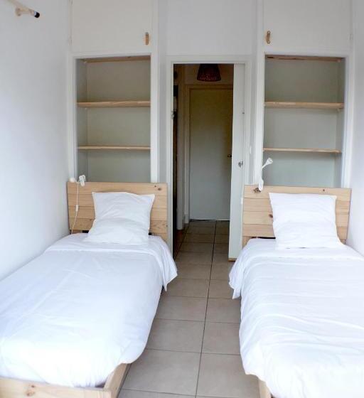 חדר משפחתי, La Villa Des 3 Pins