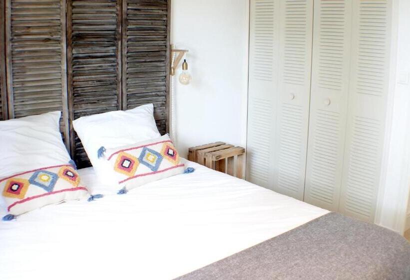 חדר משפחתי, La Villa Des 3 Pins