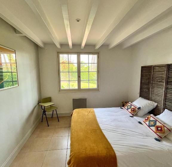 חדר משפחתי, La Villa Des 3 Pins