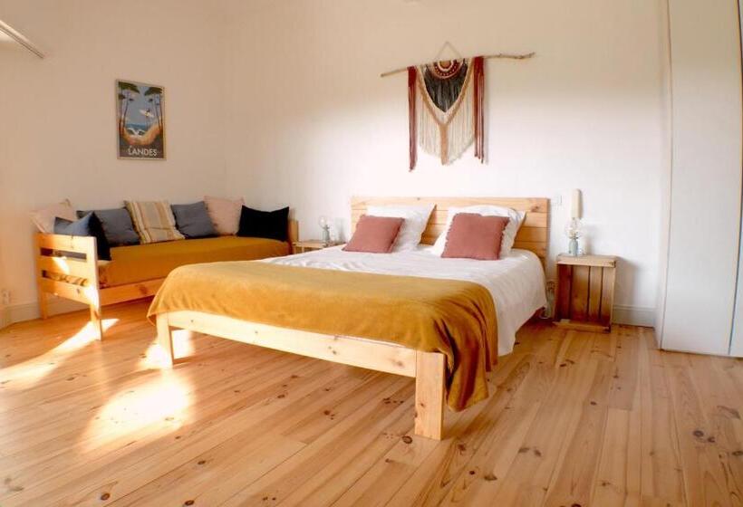 חדר סטנדרט לשלושה עם נוף לגינה, La Villa Des 3 Pins