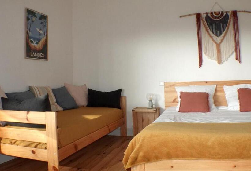 חדר סטנדרט לשלושה עם נוף לגינה, La Villa Des 3 Pins