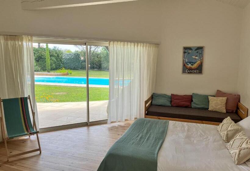 חדר סטנדרט לשלושה עם נוף לגינה, La Villa Des 3 Pins