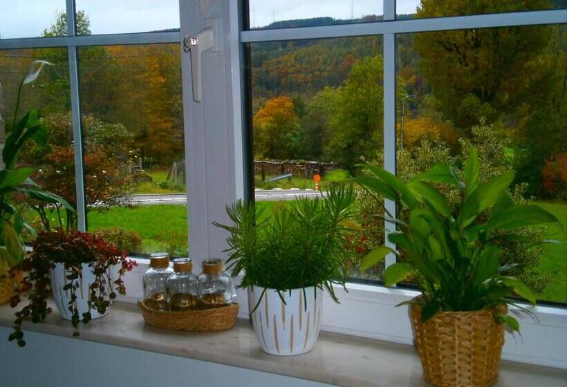 Номер Стандарт Вид на Горы, Le Renard Or