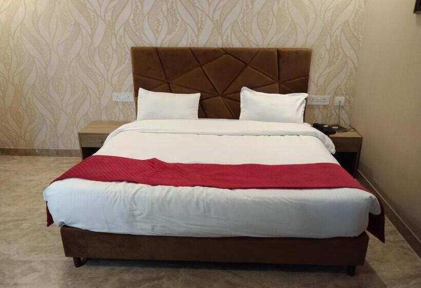 اتاق استاندارد, Crown Ceremonies