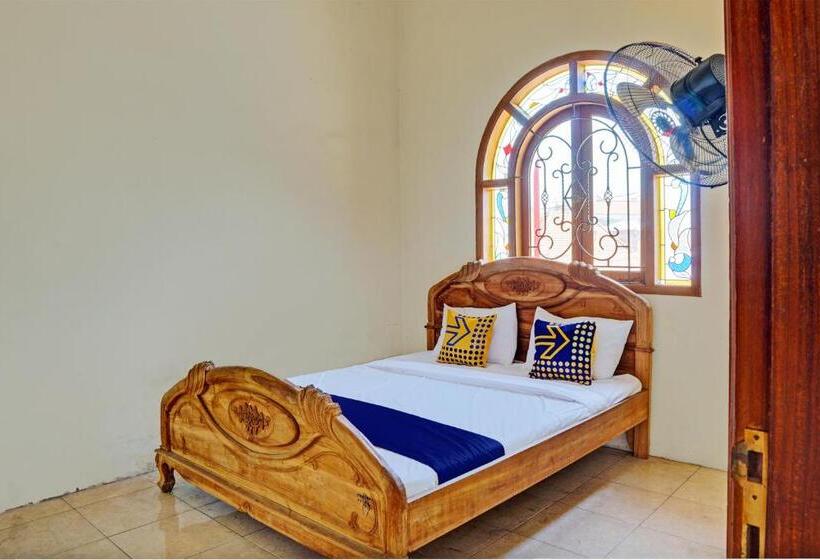 Номер Economy, Spot On 93144 Homestay H. Syarif Syariah Bandar Gresik 2