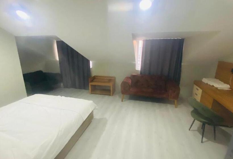 מיטת קינג בסוויטה, The North