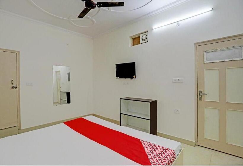 Triple Classic Room, Oyo Hotel Krishna Inn