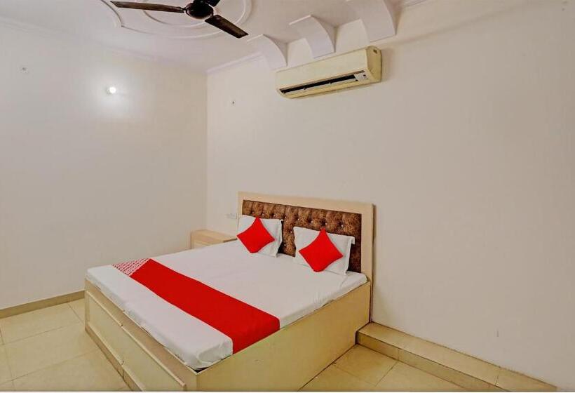 Triple Classic Room, Oyo Hotel Krishna Inn