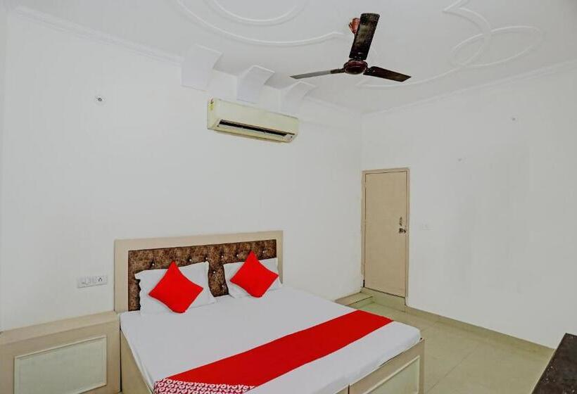 Triple Classic Room, Oyo Hotel Krishna Inn