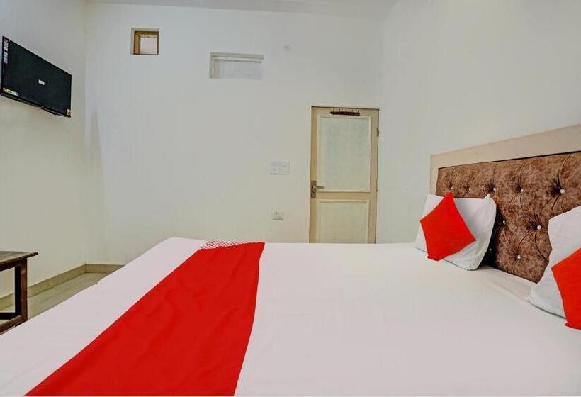 Triple Classic Room, Oyo Hotel Krishna Inn