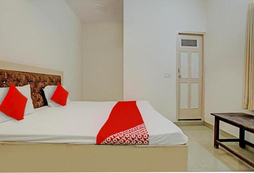 Triple Classic Room, Oyo Hotel Krishna Inn