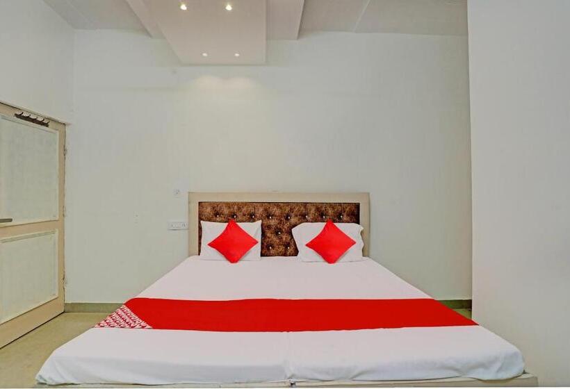 Triple Classic Room, Oyo Hotel Krishna Inn