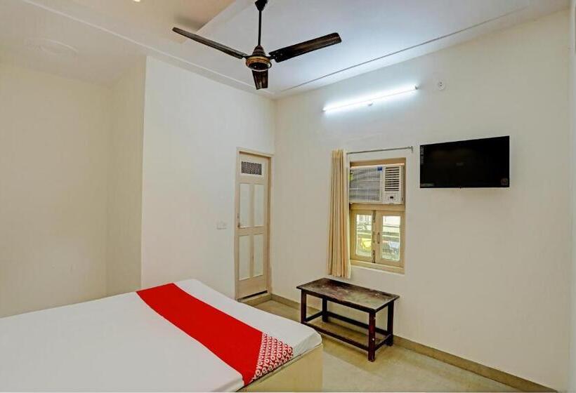 Triple Classic Room, Oyo Hotel Krishna Inn
