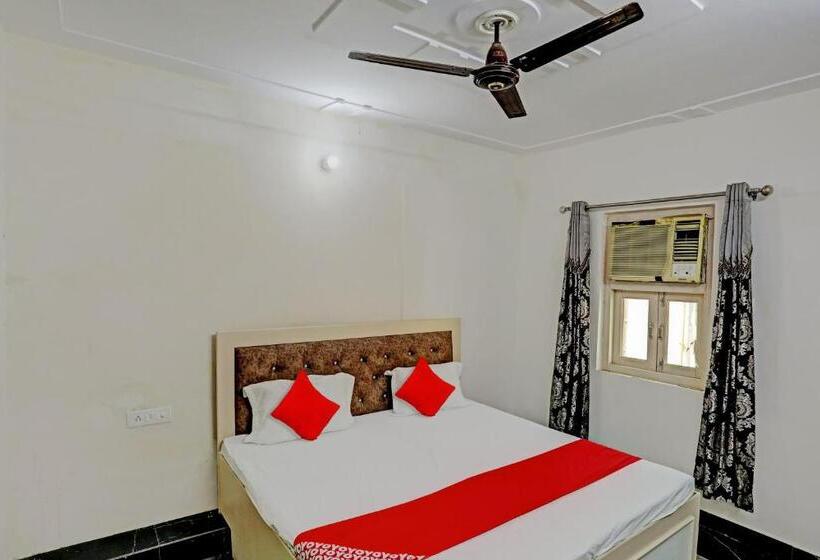 Triple Classic Room, Oyo Hotel Krishna Inn