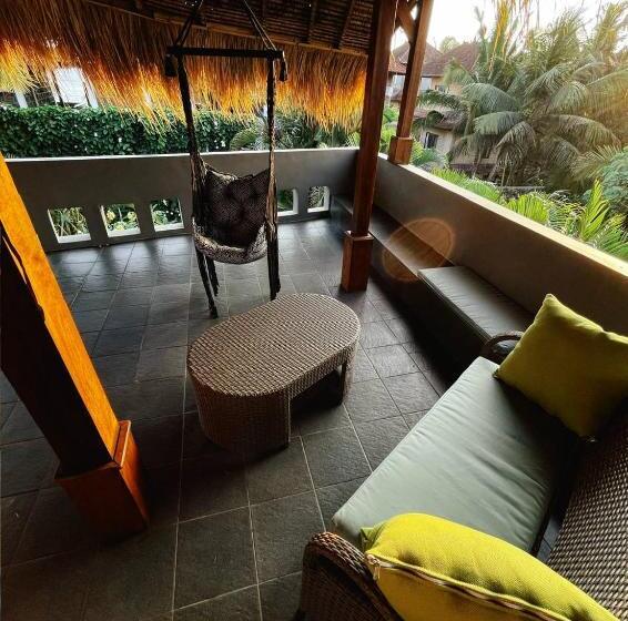 Номер Deluxe Вид на Бассейн, Surflab Villa
