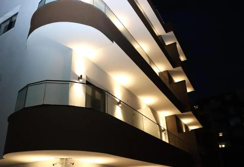 سوییت خانوادگی, Relax Inn Hotel Durres