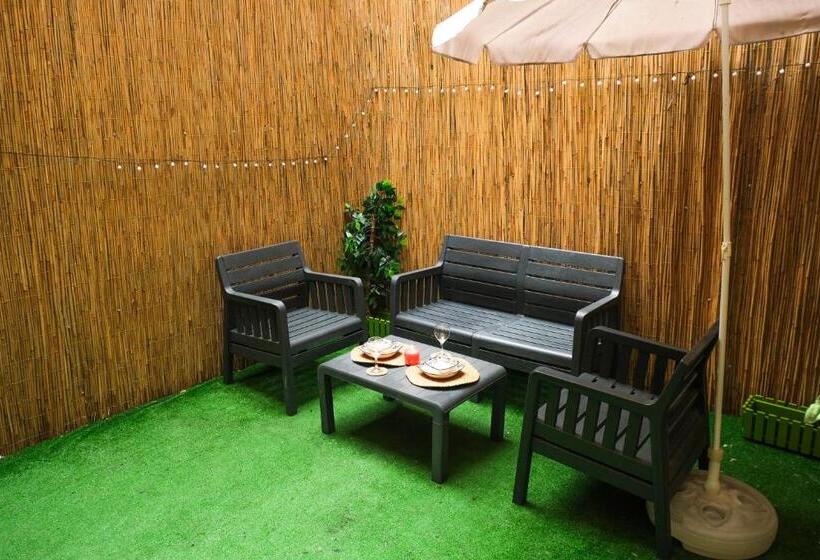 Трехместный Номер Стандарт Вид на Сад, Taksim Nikea Suites 80