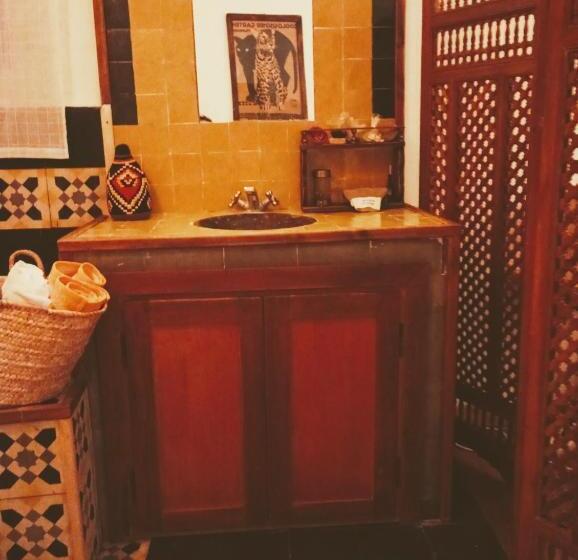 Camera Quadrupla Standard, Dar Sbaa