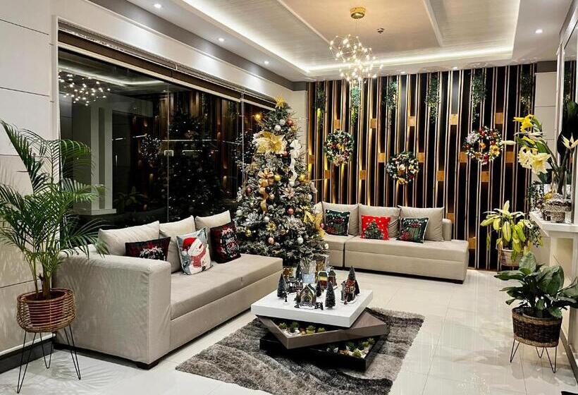 اتاق سوپریور خانوادگی, Central Block Inn