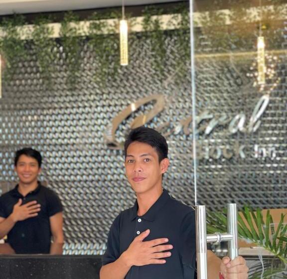 اتاق سوپریور خانوادگی, Central Block Inn