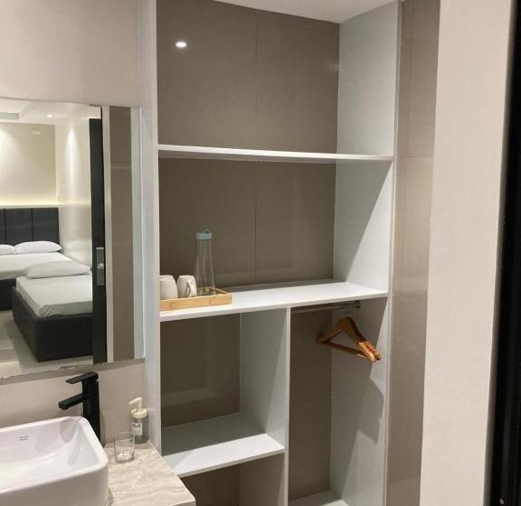 اتاق سوپریور خانوادگی, Central Block Inn