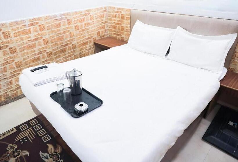 デラックスルーム, Roomshala 127 Mannat Stay