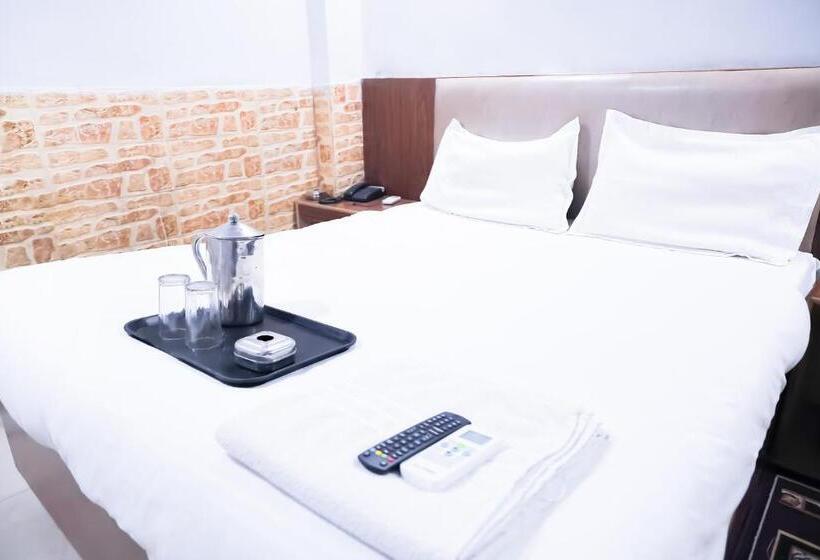 デラックスルーム, Roomshala 127 Mannat Stay