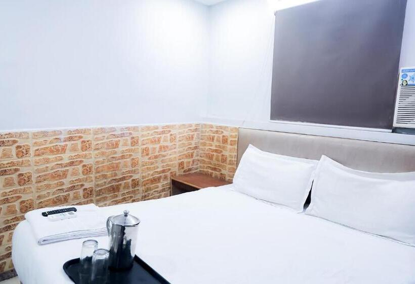 デラックスルーム, Roomshala 127 Mannat Stay