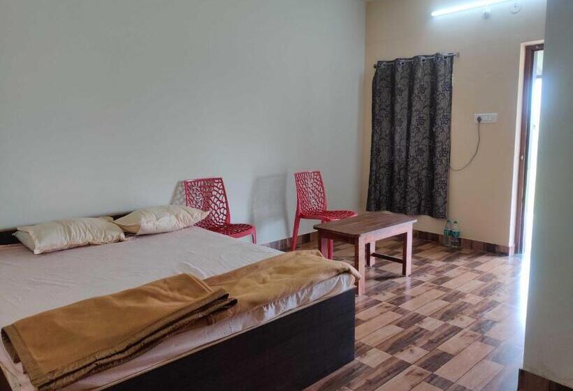 غرفة كلاسيكية ثلاثية, Oyo Kaustubh Restaurant And Lodge