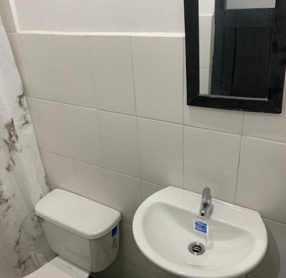 Номер Стандарт, Hostal Monarca