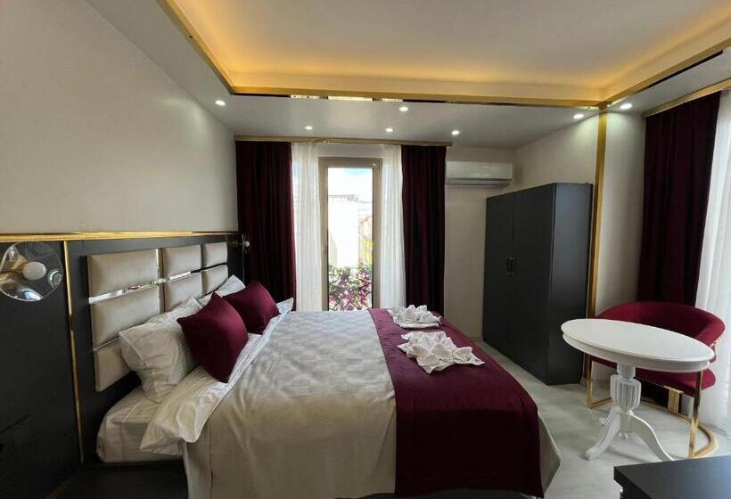 Номер Deluxe, Lale Sultan